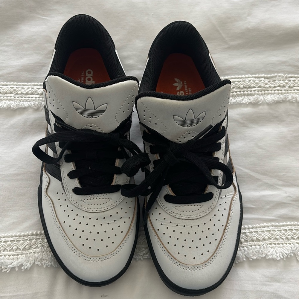 Adidas Tyshawn Sneaker